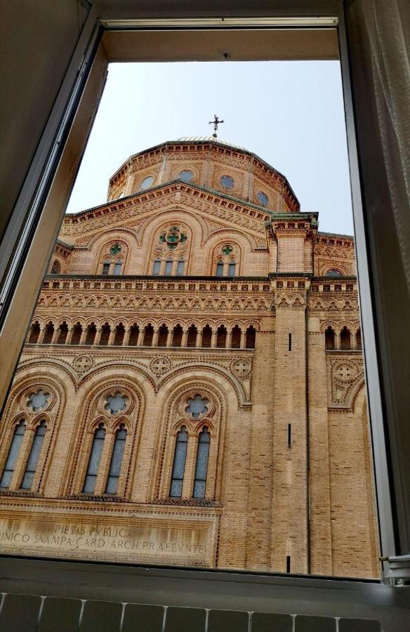 Camera E Bagno Privato A 3 Minuti Dalla Stazione Bologna Luaran gambar