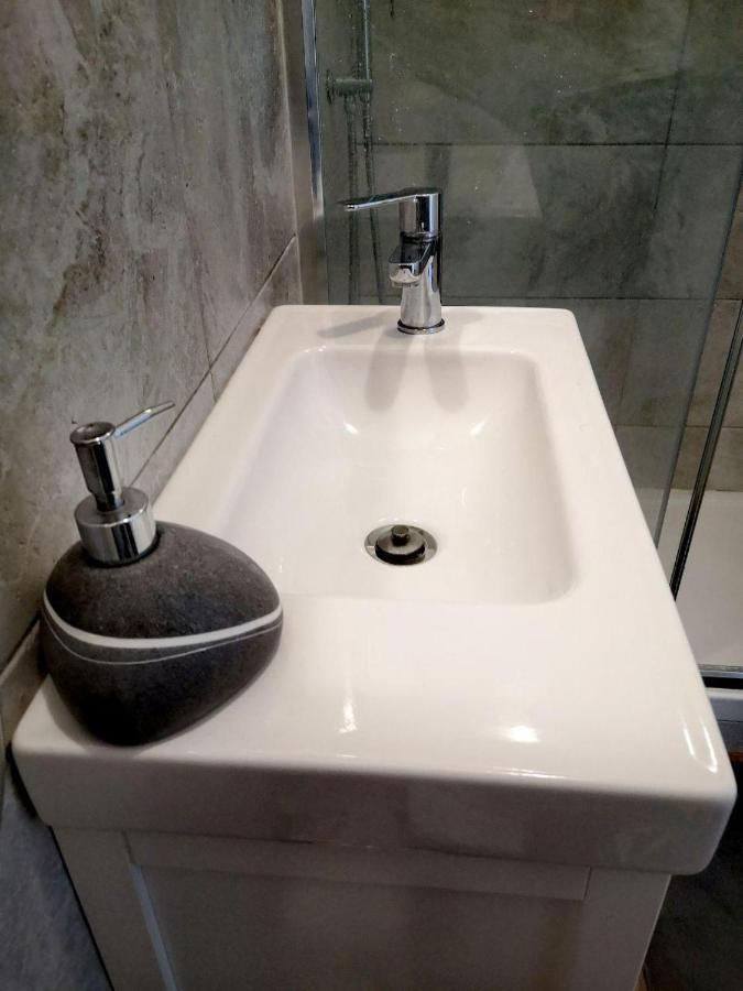 Camera E Bagno Privato A 3 Minuti Dalla Stazione Bologna Luaran gambar