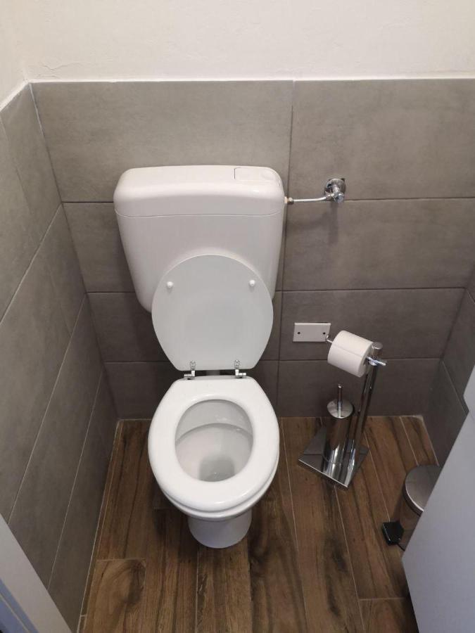 Camera E Bagno Privato A 3 Minuti Dalla Stazione Bologna Luaran gambar