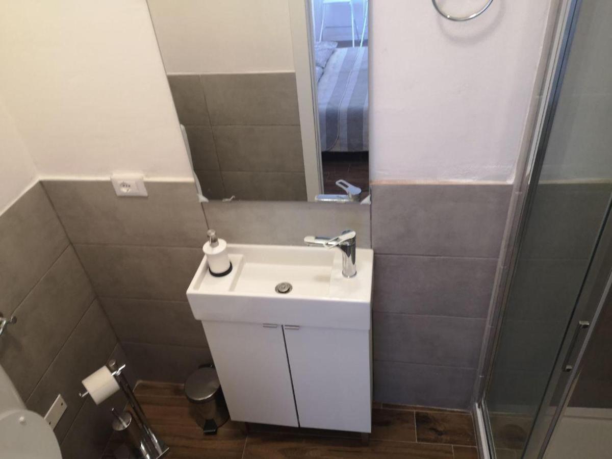 Camera E Bagno Privato A 3 Minuti Dalla Stazione Bologna Luaran gambar